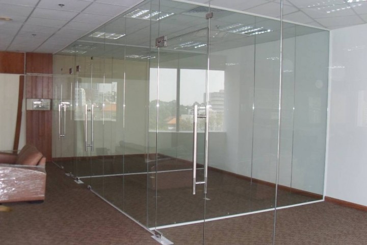 Thi công kính cường lực Thi công kính cường lực